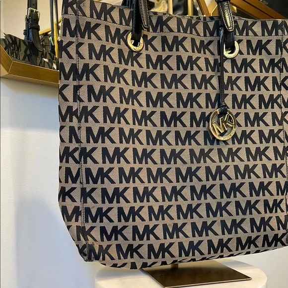 Michael Kors Tote Bag - Picture 3 of 7